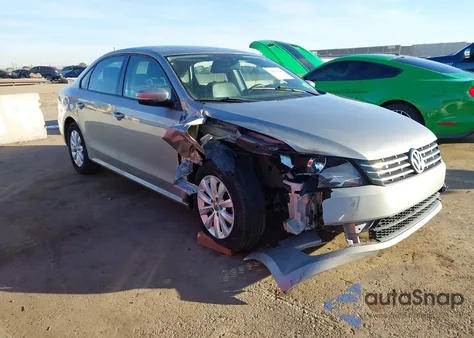 2013 Volkswagen Passat 2.5L Wolfsburg Edition z USA, uszkodzony, nr VIN 1VWAP7A33DC142135